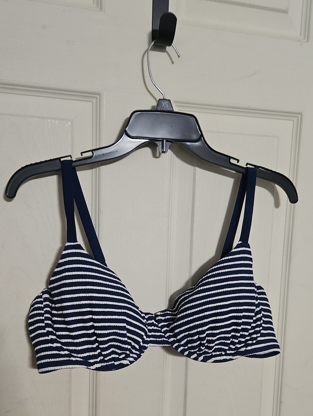 SHADE & SHORE BLUE/WHITE STRIPED BIKINI TOP: NEW WITH TAGS: SIZE 38DD